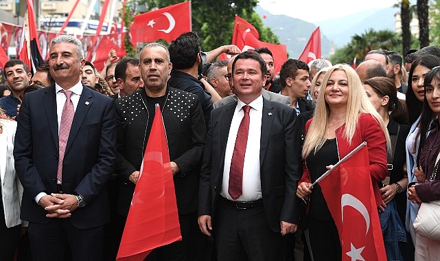 Haluk Levent, Osmangazili gençlerin coşkusuna ortak oldu