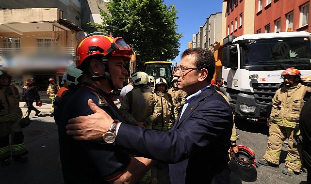 Ekrem İmamoğlu, Küçükçekmece’de çöken binanın enkazında incelemelerde bulunduktan sonra, gazetecilere konuyla ilgili açıklama yaptı