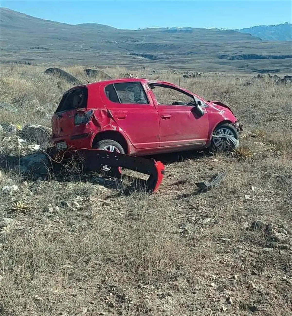 Sarıkamış’ta Kaza: Şarampole Devrilen Otomobilin Sürücüsü Yaralandı